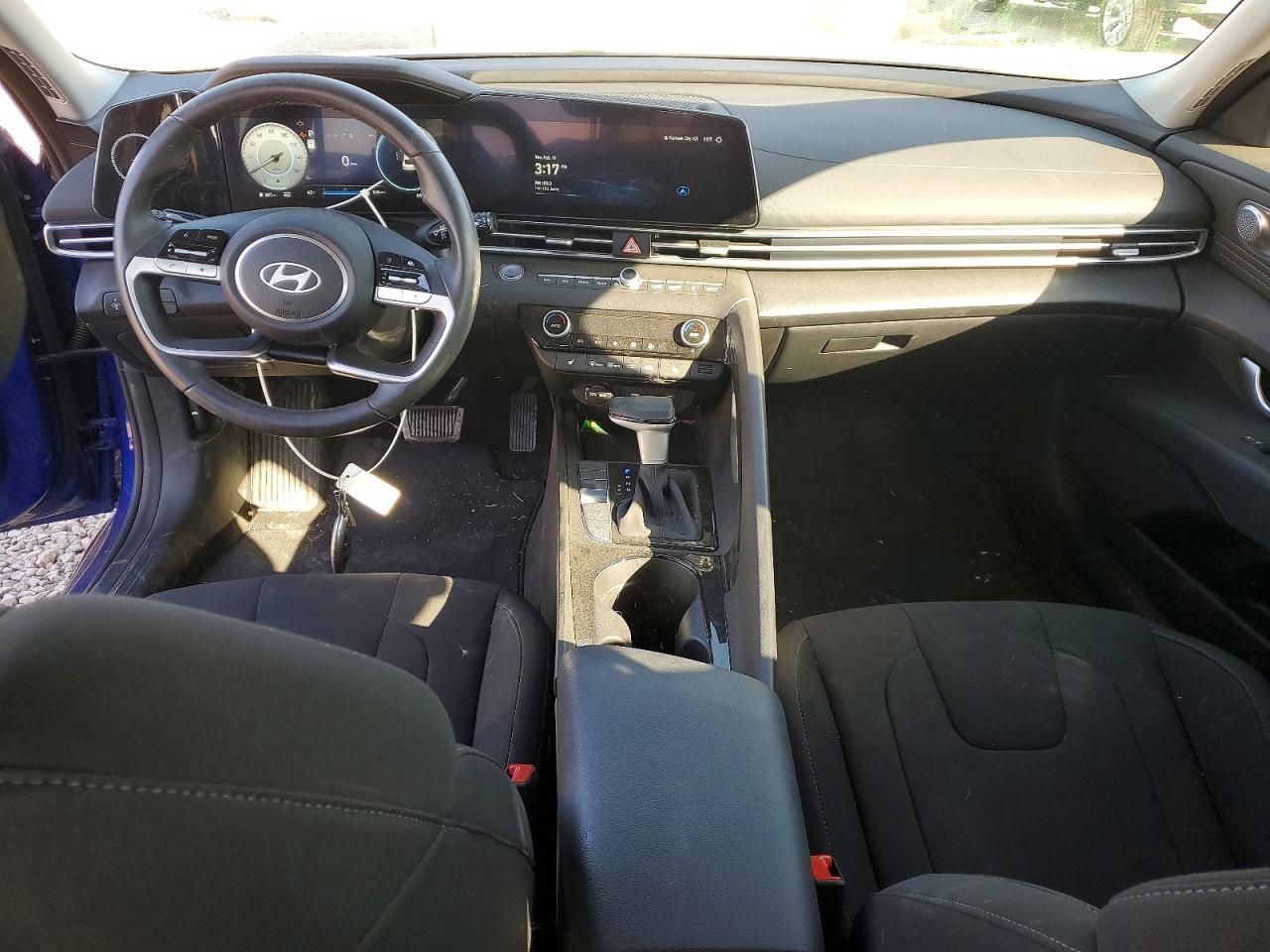 2025 HYUNDAI ELANTRA SEL CONVENIENCE photo 8