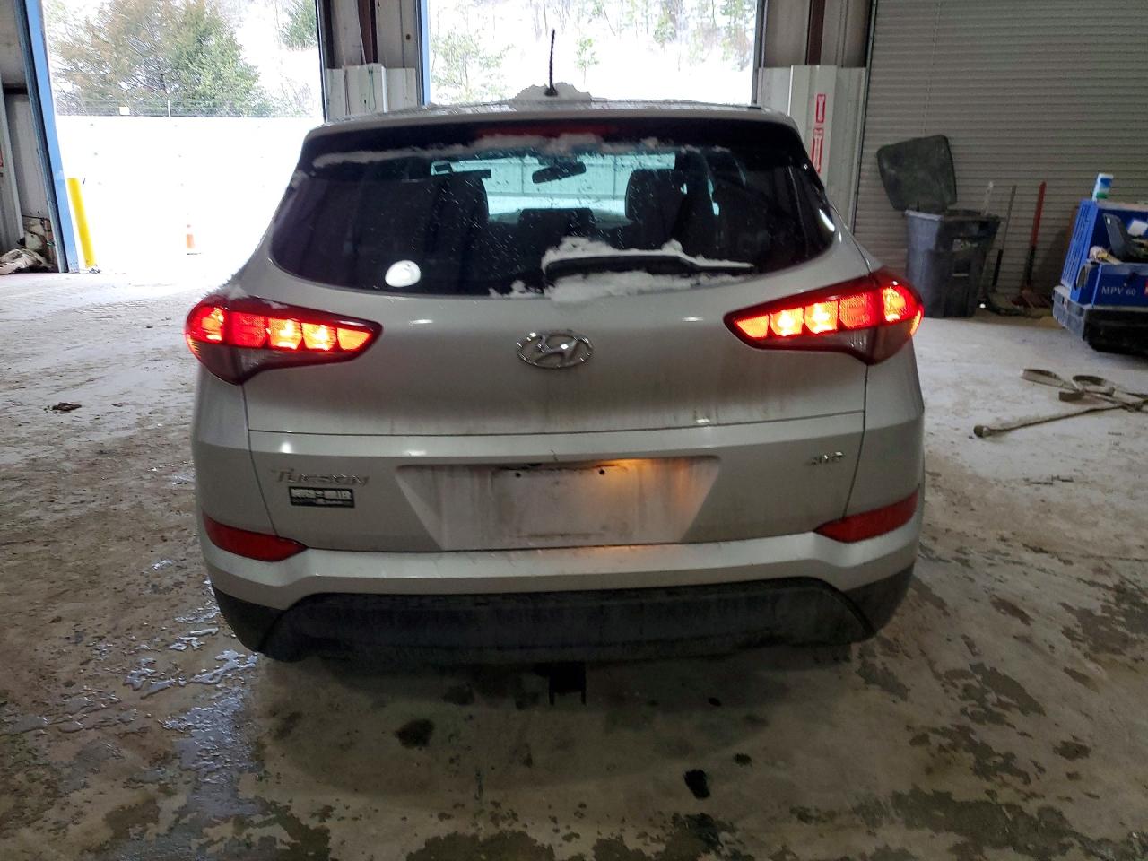 2018 HYUNDAI TUCSON SE photo 11