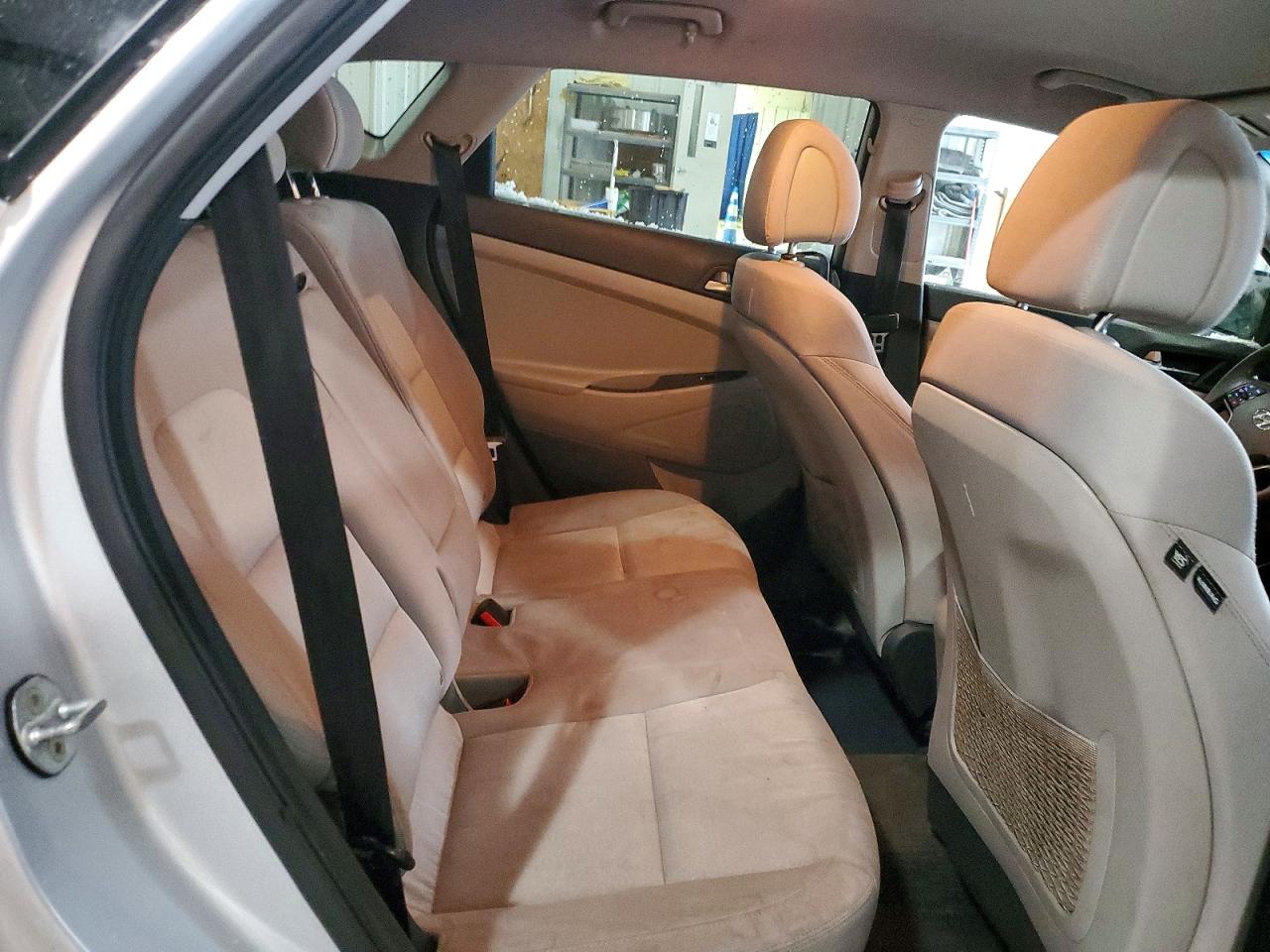 2018 HYUNDAI TUCSON SE photo 21