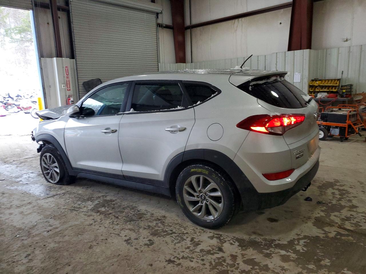 2018 HYUNDAI TUCSON SE photo 3