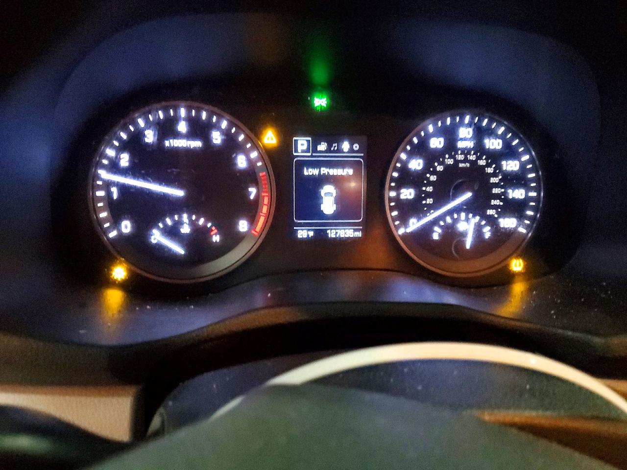 2018 HYUNDAI TUCSON SE photo 17