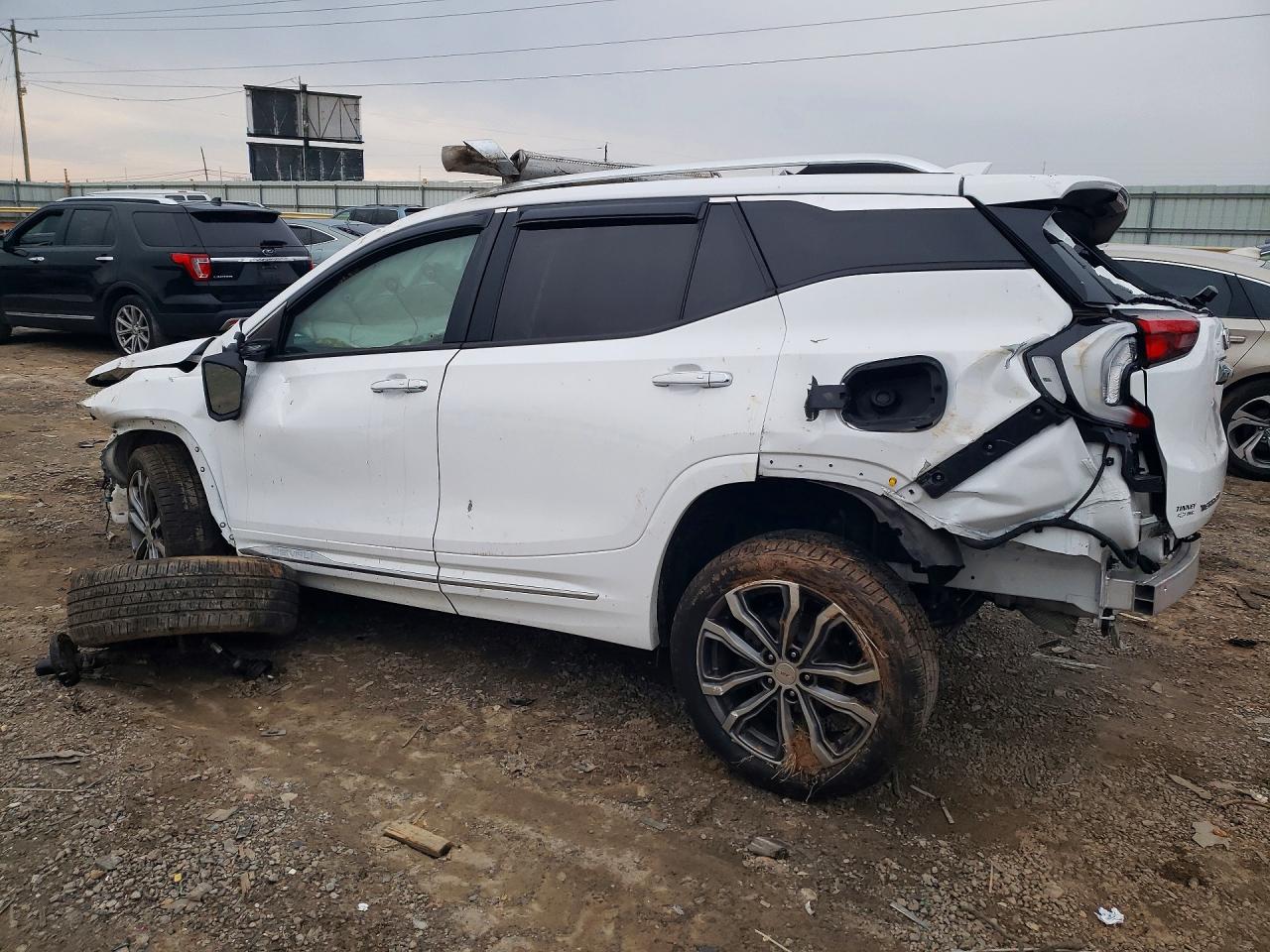2019 GMC TERRAIN DENALI photo 2