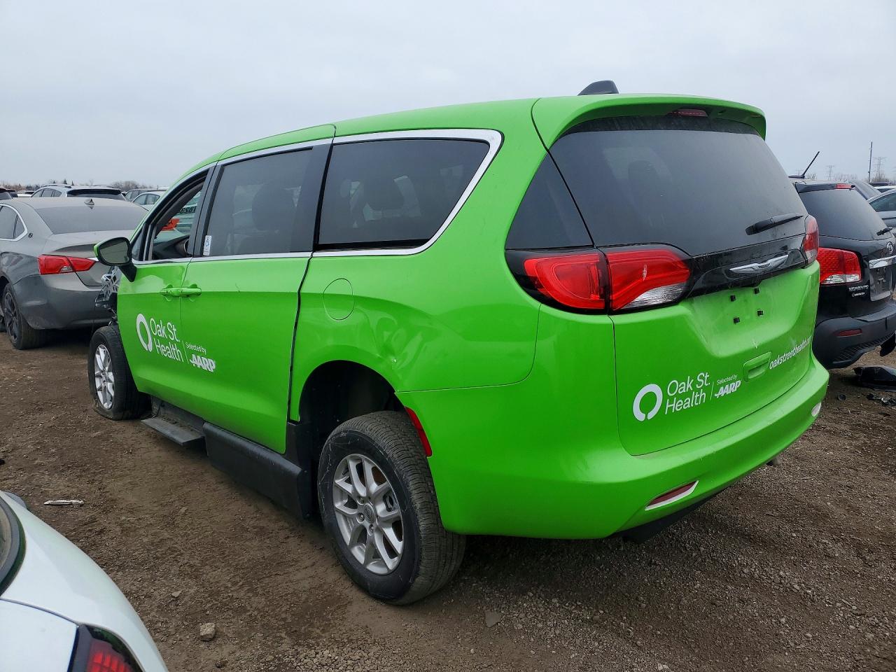 2024 CHRYSLER VOYAGER LX photo 2