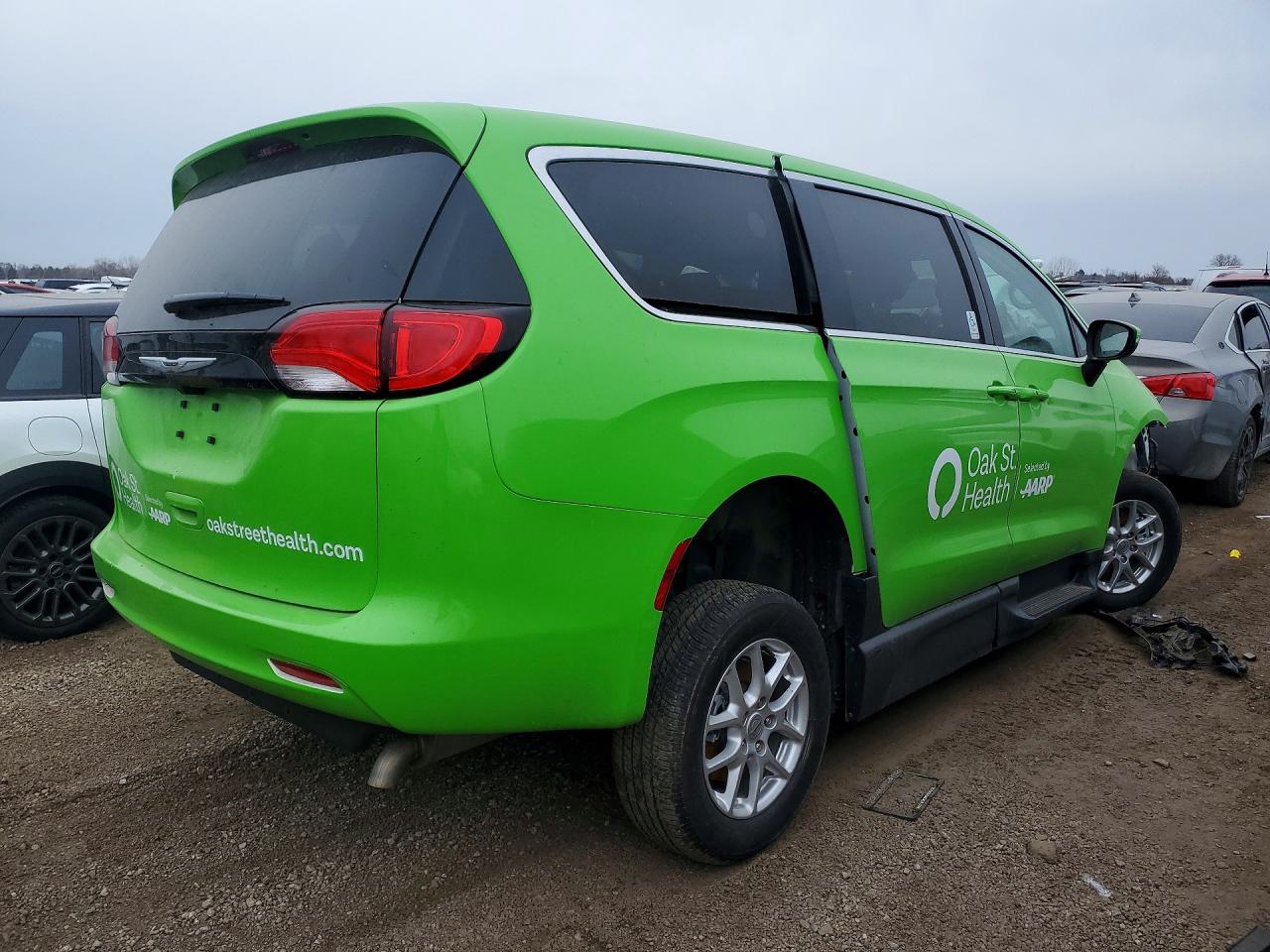 2024 CHRYSLER VOYAGER LX photo 3