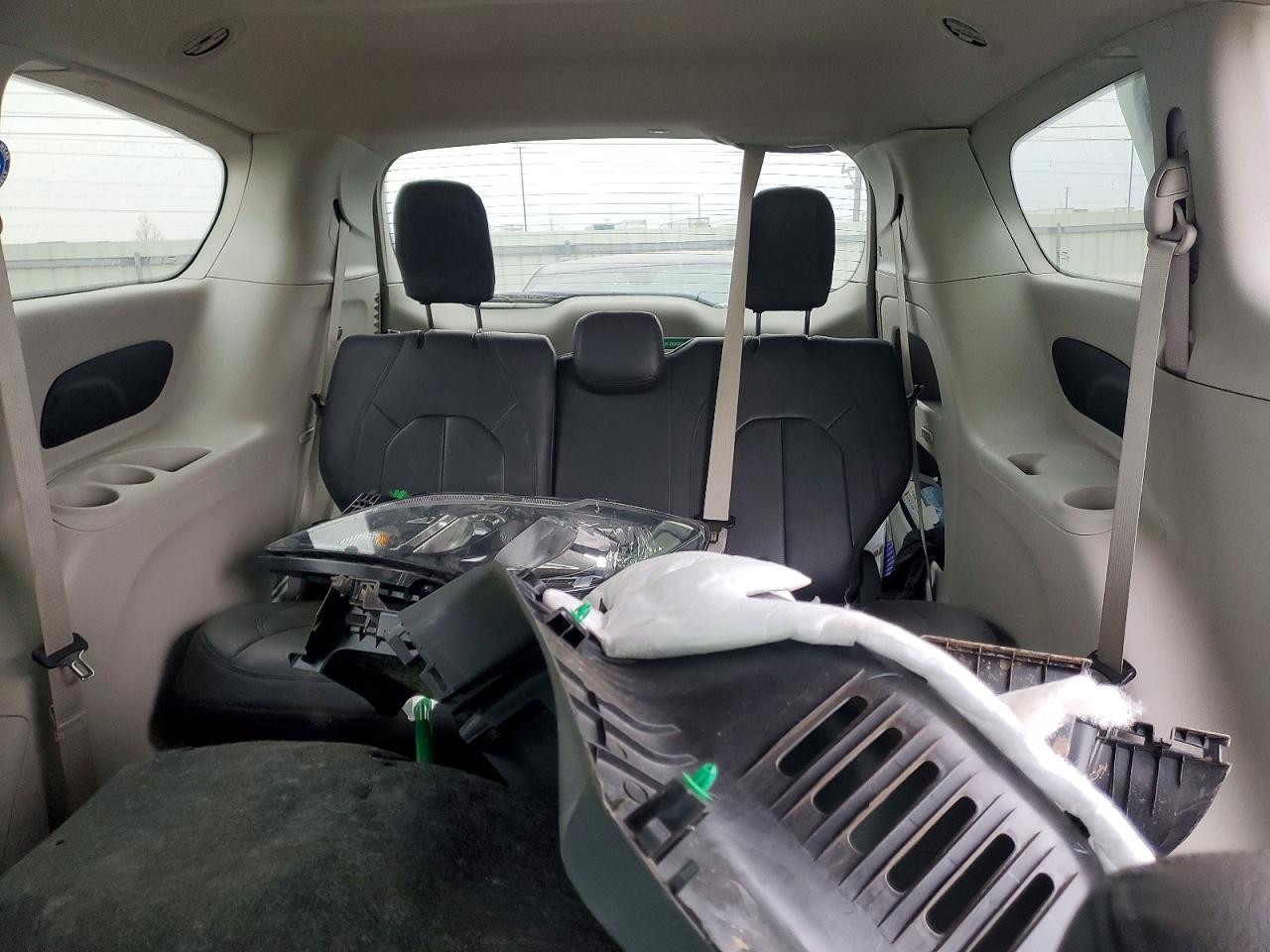 2024 CHRYSLER VOYAGER LX photo 10