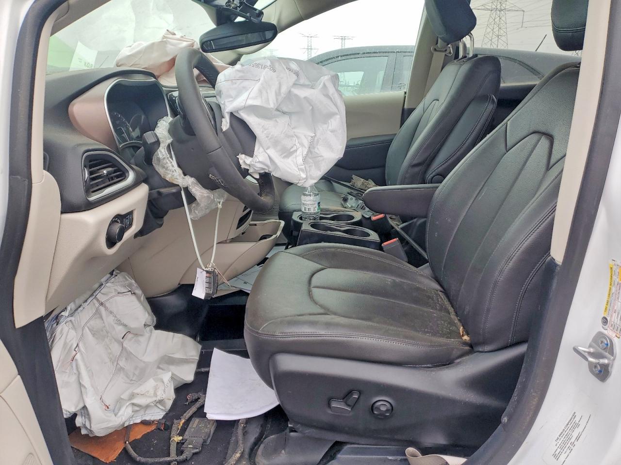 2024 CHRYSLER VOYAGER LX photo 7