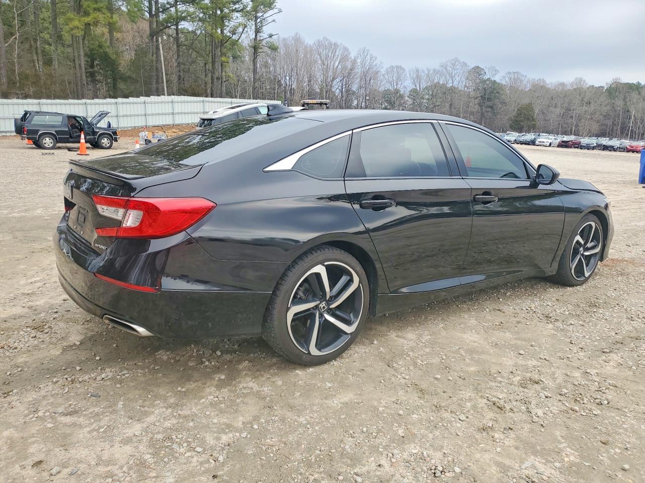 2018 HONDA ACCORD SPORT photo 3