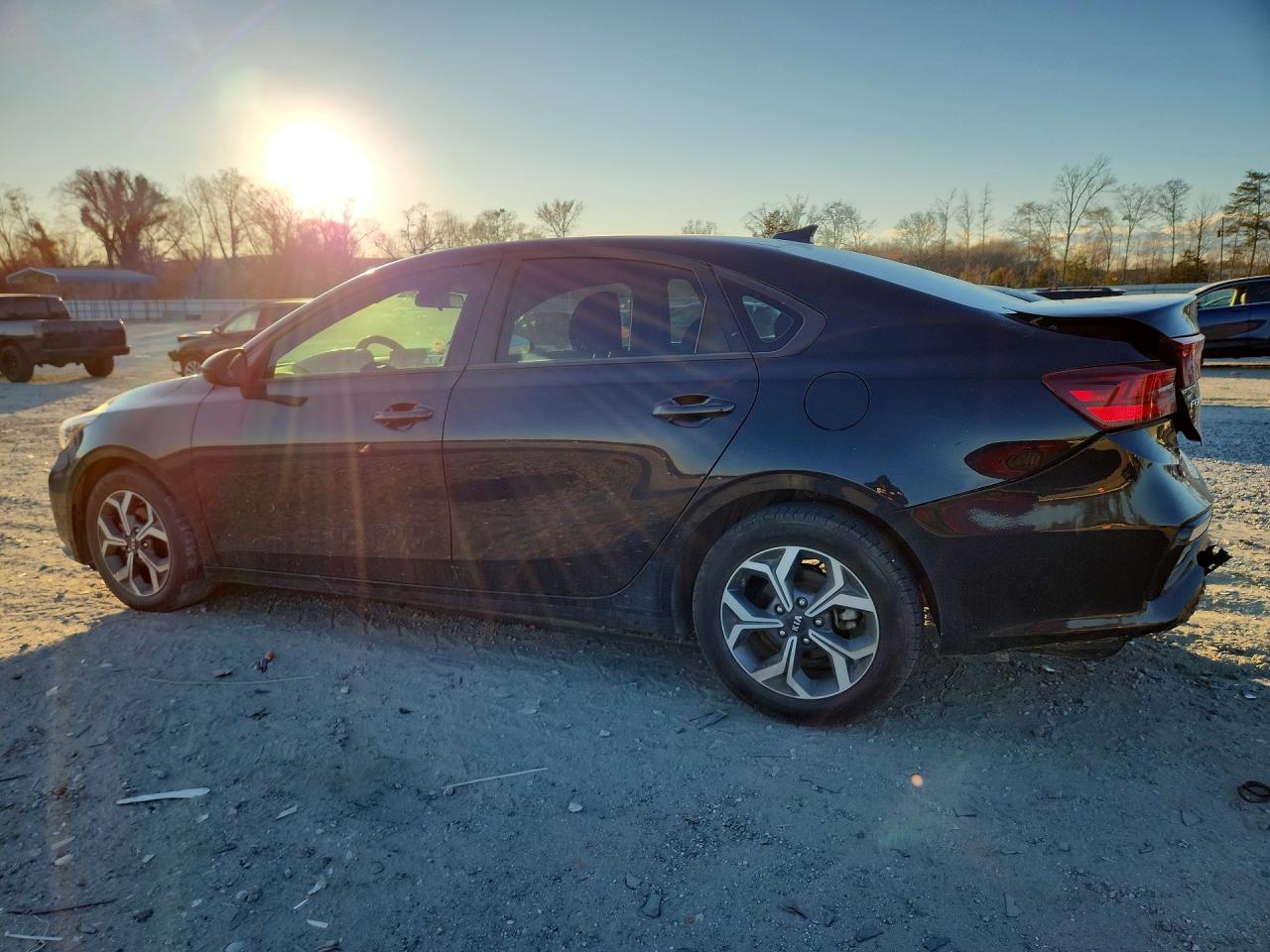 2021 KIA FORTE FE photo 2