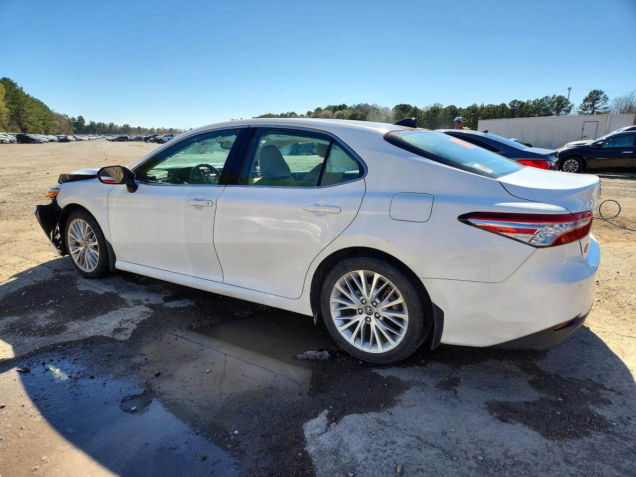 2018 TOYOTA CAMRY XLE photo 3