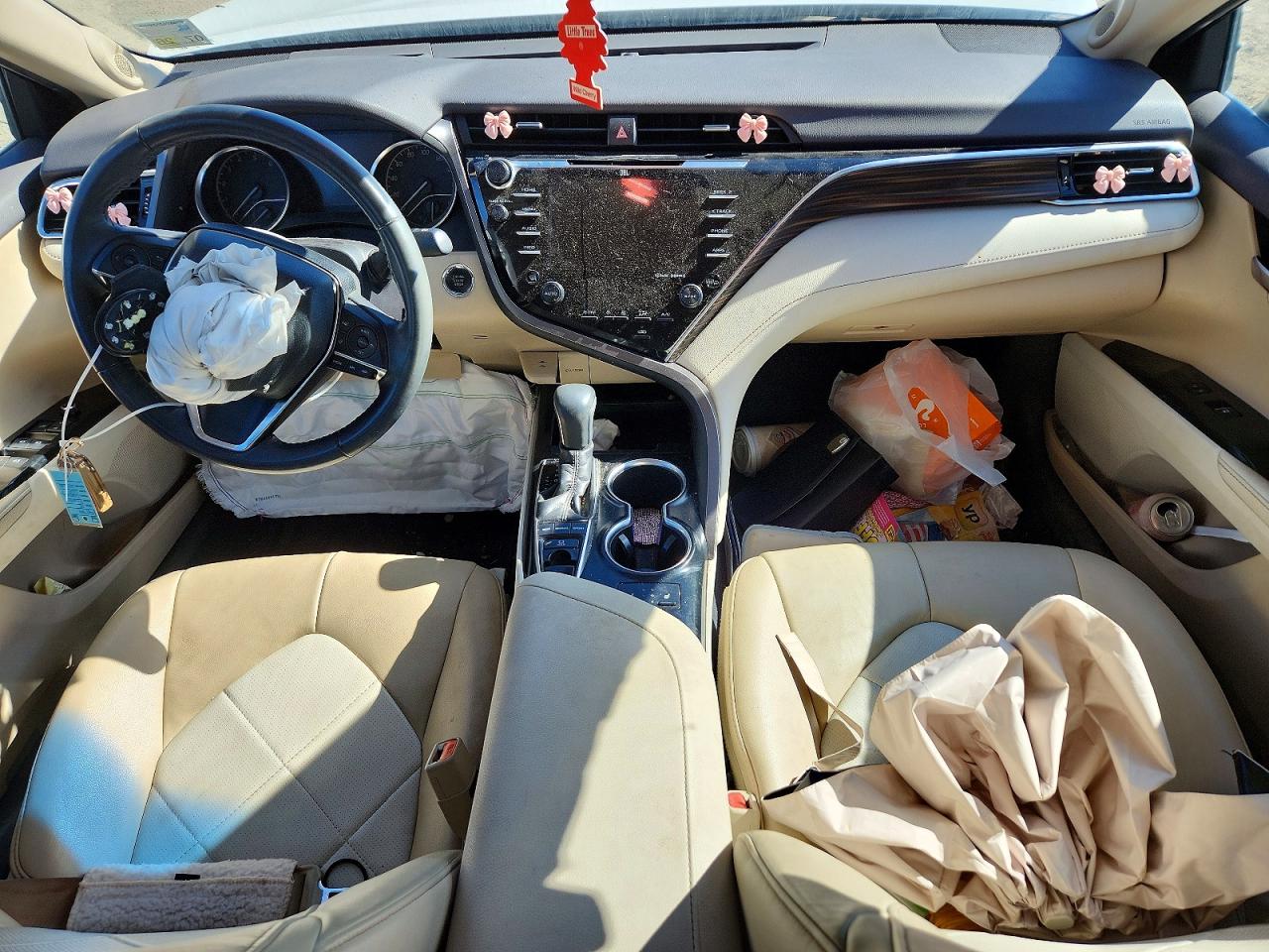 2018 TOYOTA CAMRY XLE photo 15