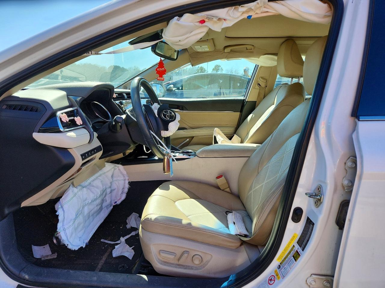 2018 TOYOTA CAMRY XLE photo 13