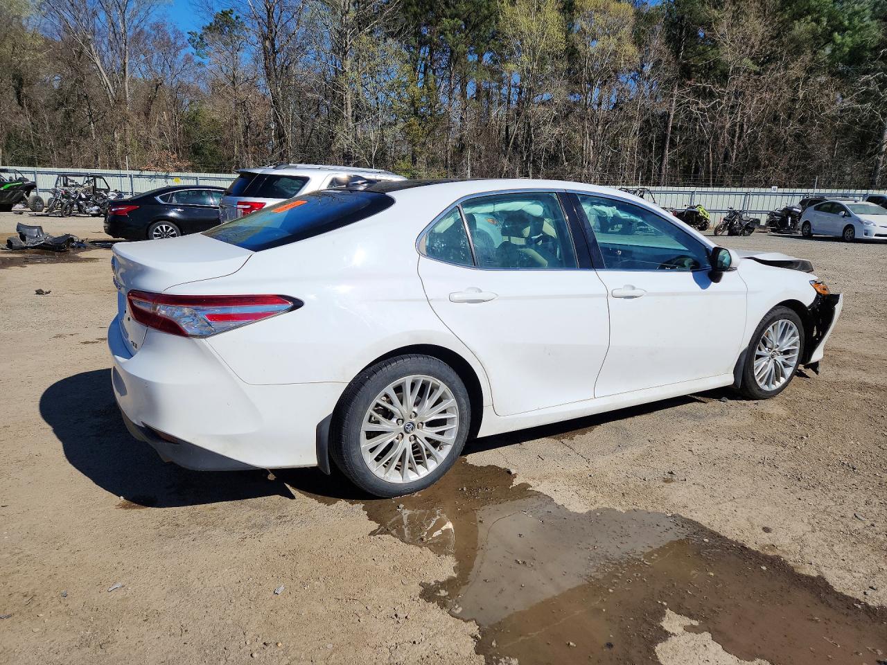 2018 TOYOTA CAMRY XLE photo 5