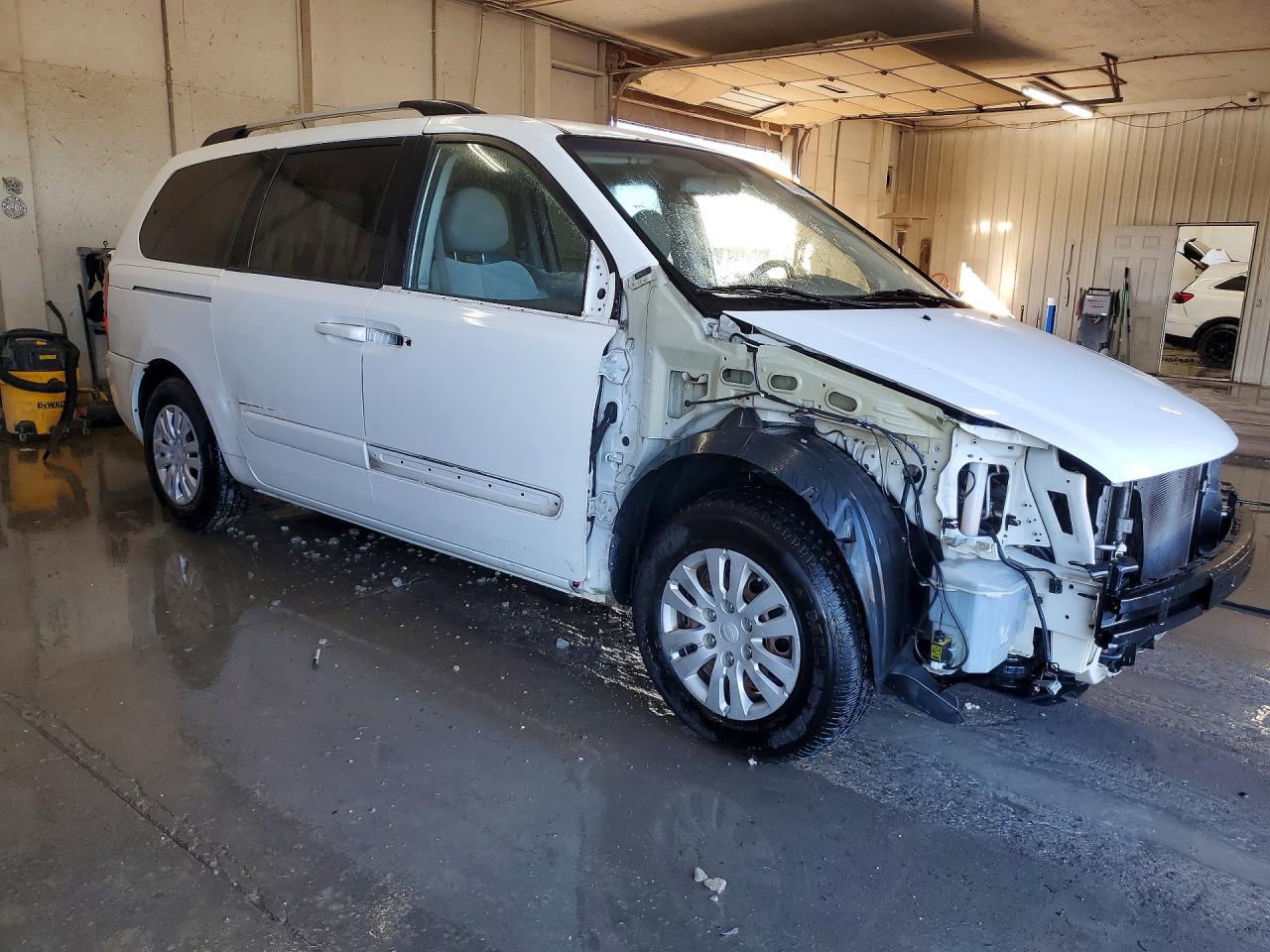 2012 KIA SEDONA LX photo 4