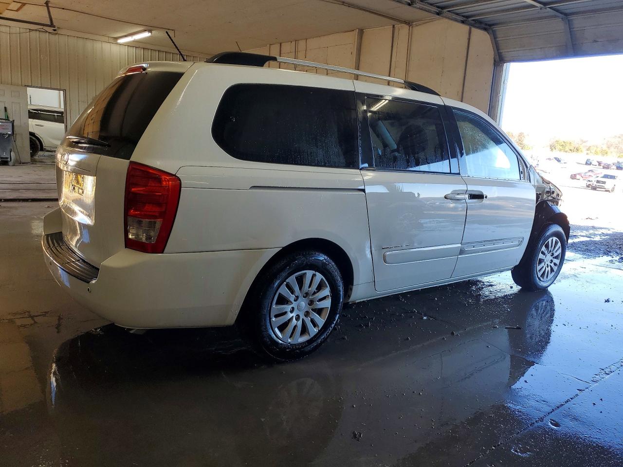 2012 KIA SEDONA LX photo 3