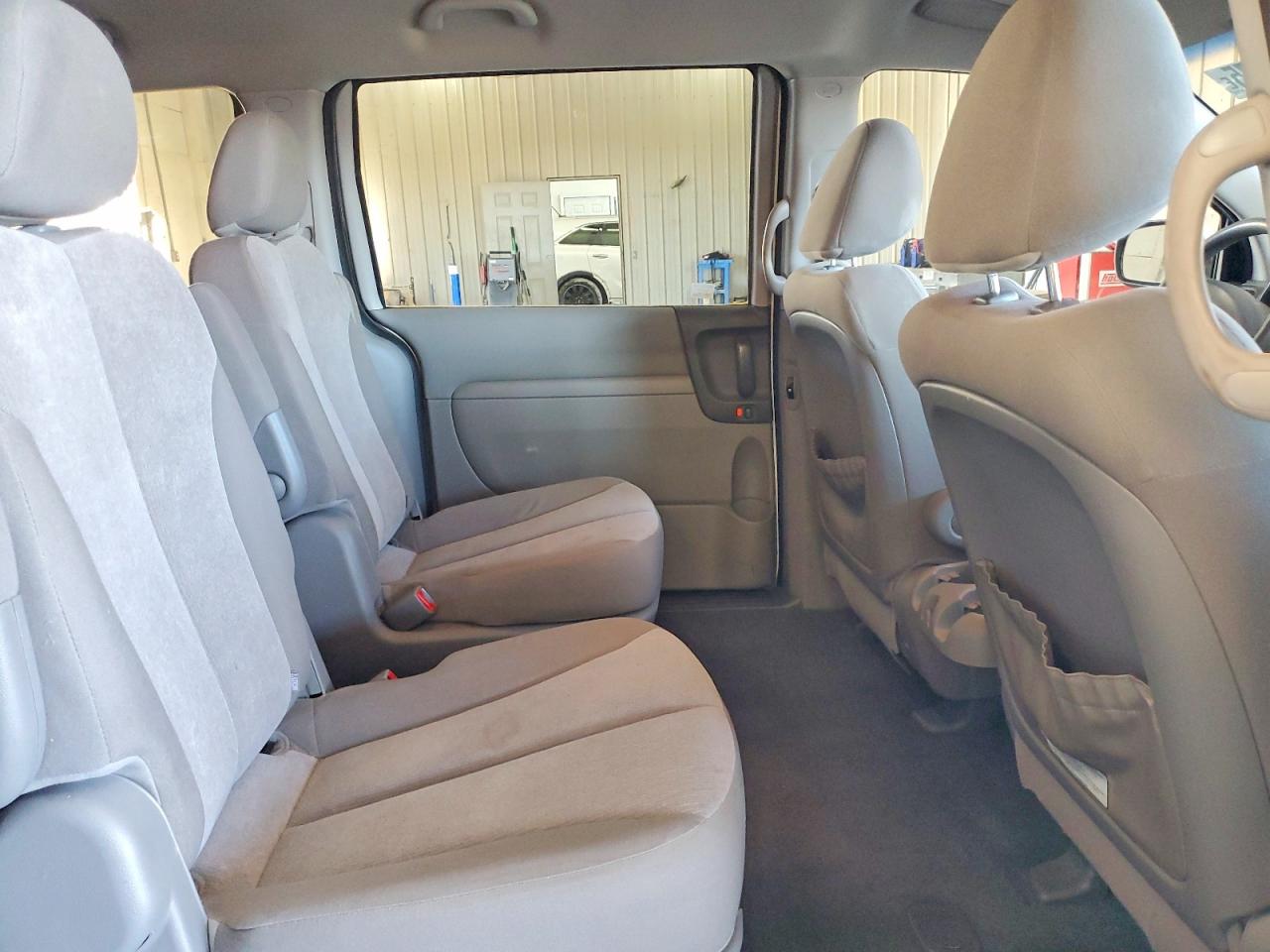2012 KIA SEDONA LX photo 11