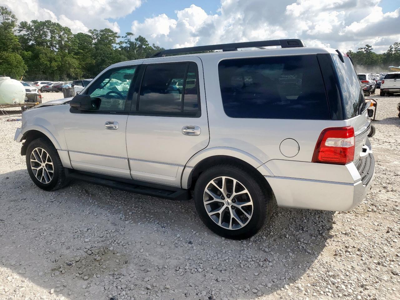 2015 FORD EXPEDITION XLT photo 2