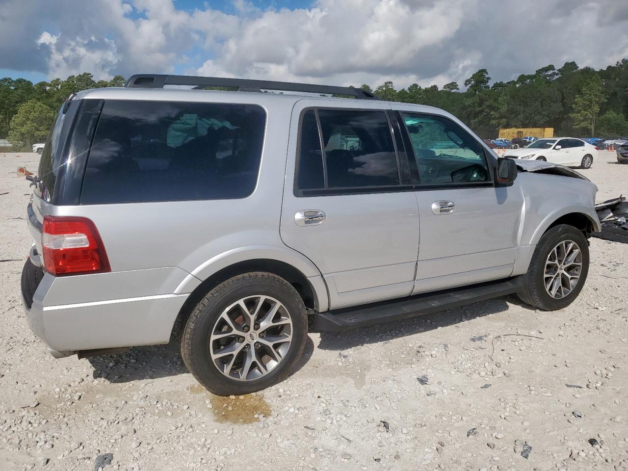 2015 FORD EXPEDITION XLT photo 3