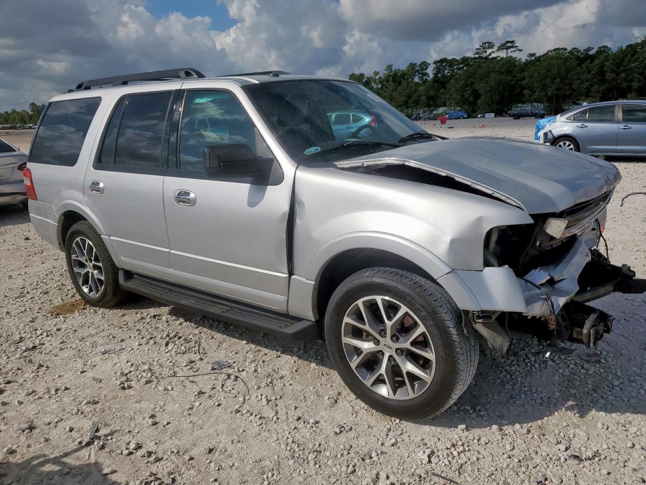 2015 FORD EXPEDITION XLT photo 4