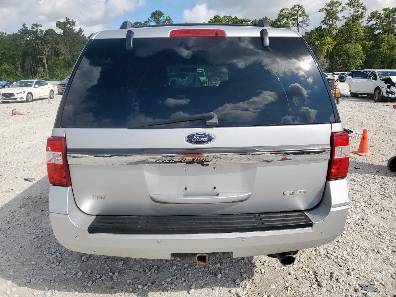 2015 FORD EXPEDITION XLT photo 6