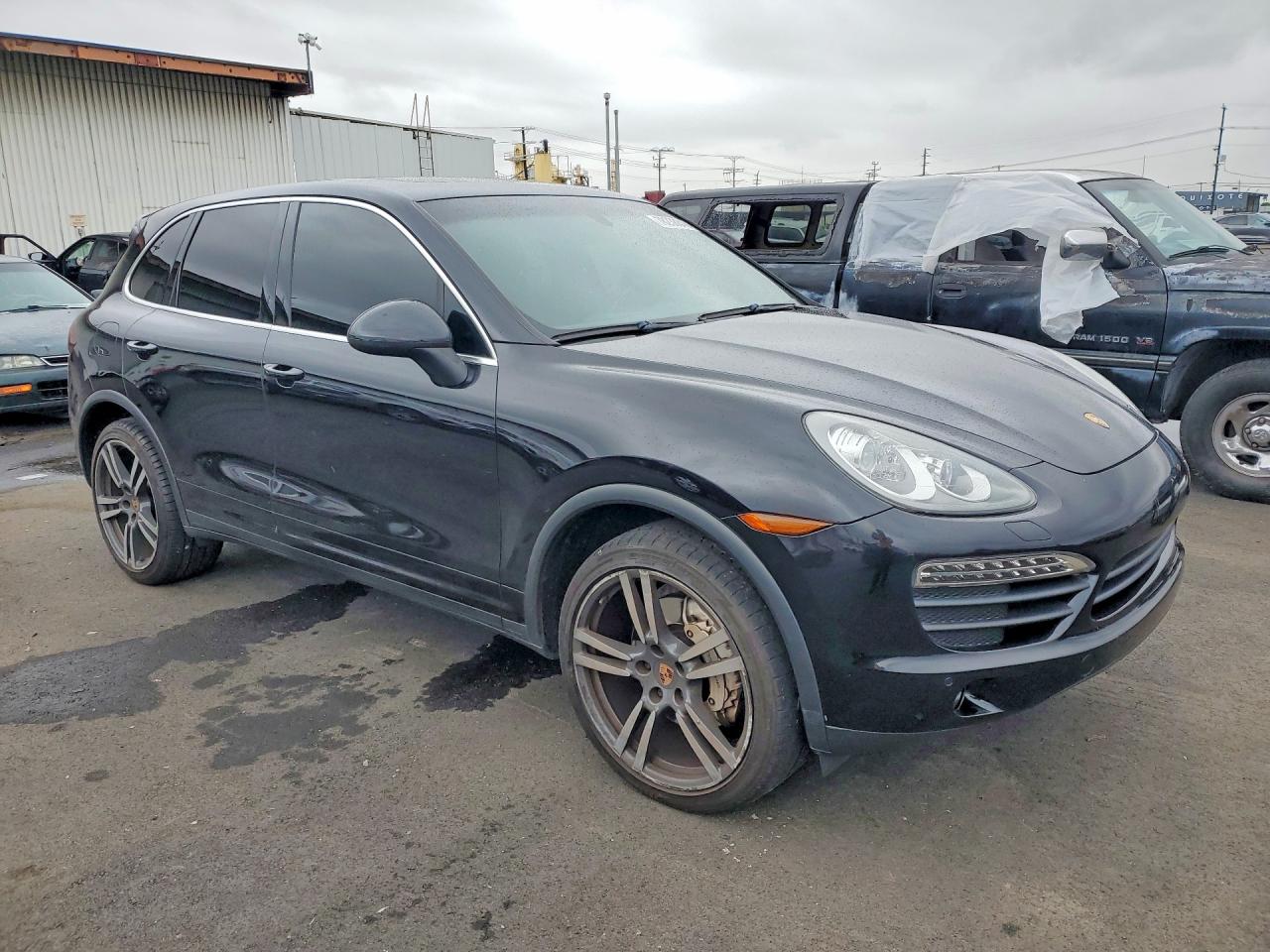 2013 PORSCHE CAYENNE S photo 7