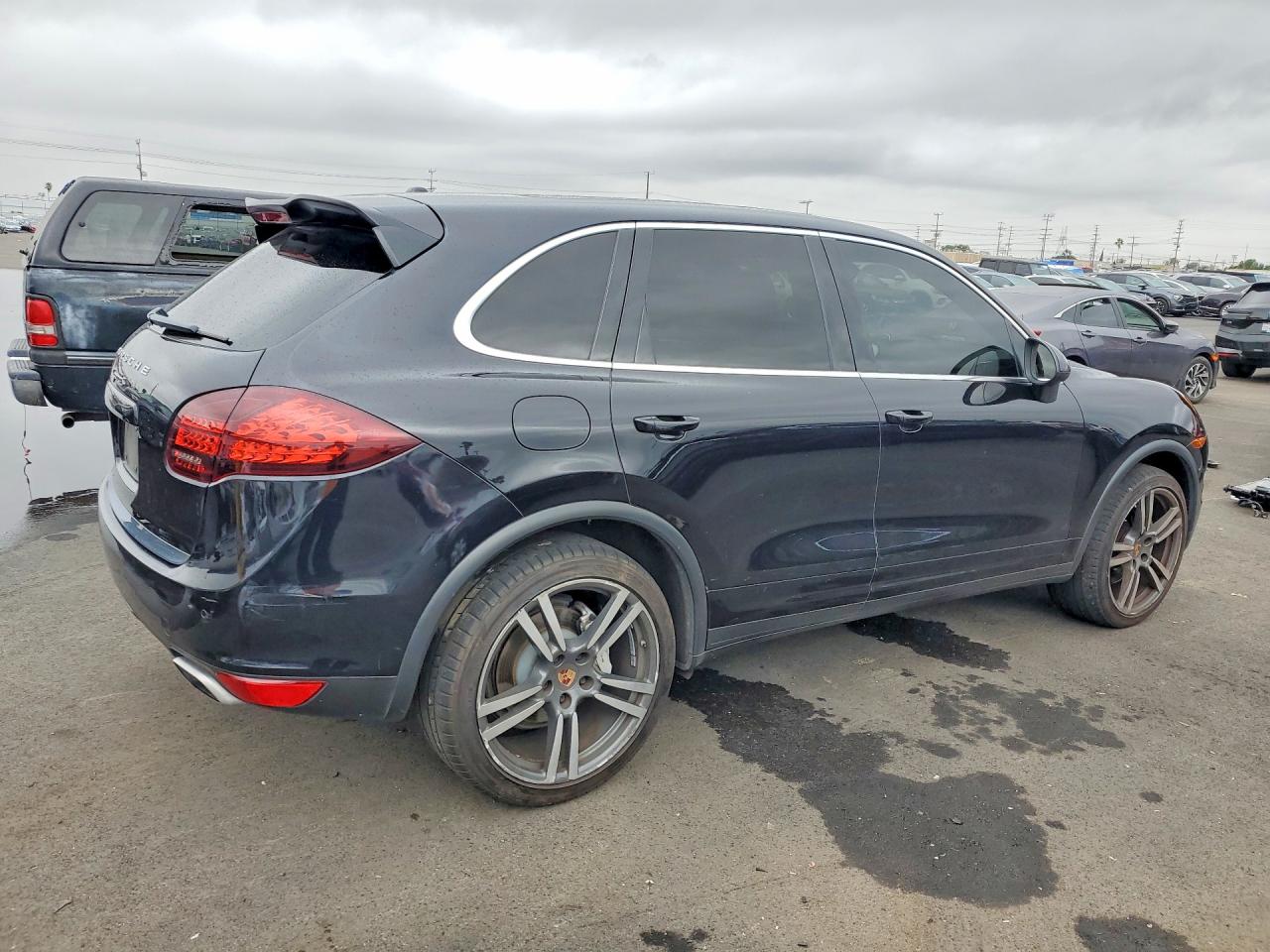 2013 PORSCHE CAYENNE S photo 5