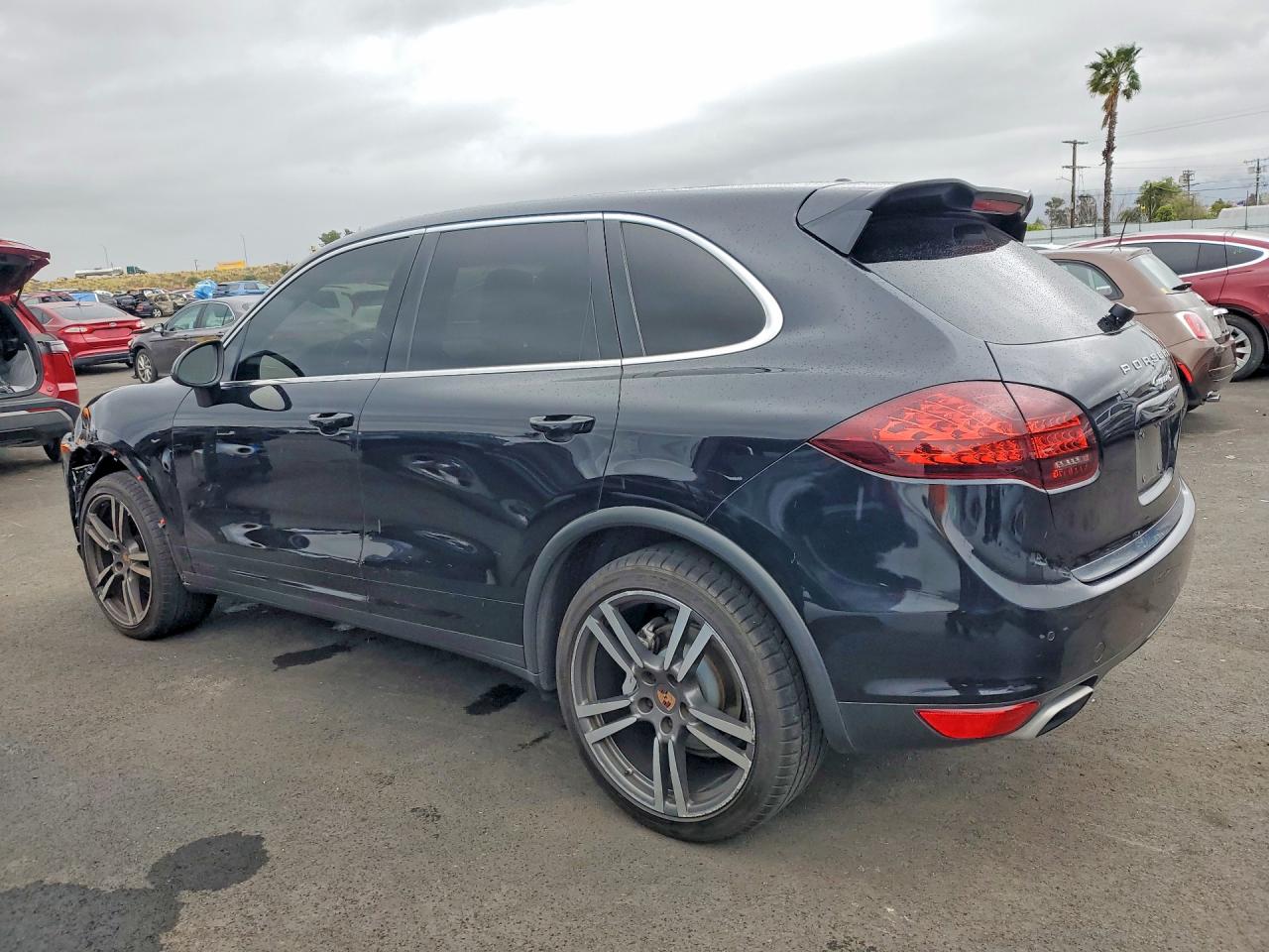 2013 PORSCHE CAYENNE S photo 3