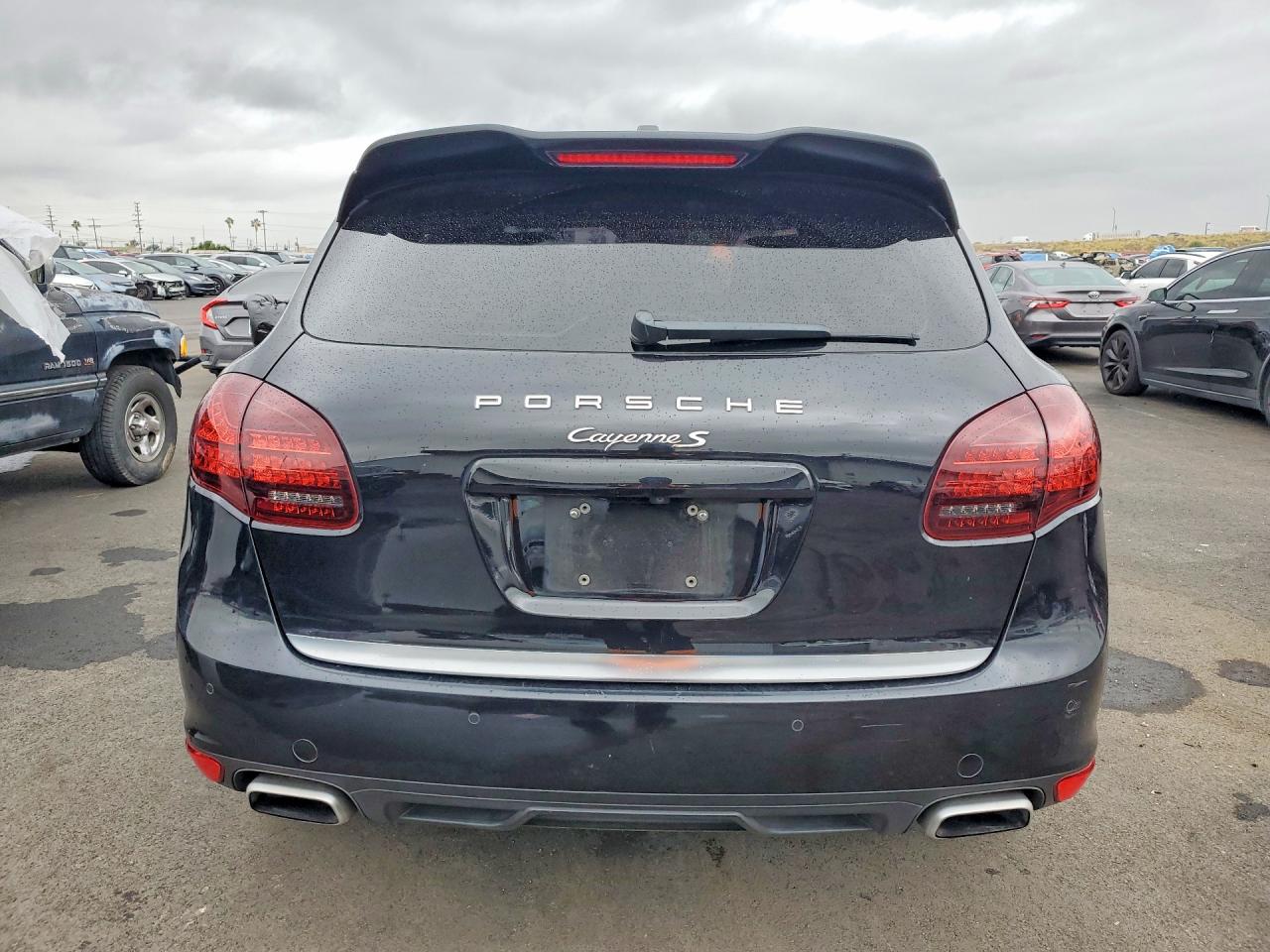 2013 PORSCHE CAYENNE S photo 11