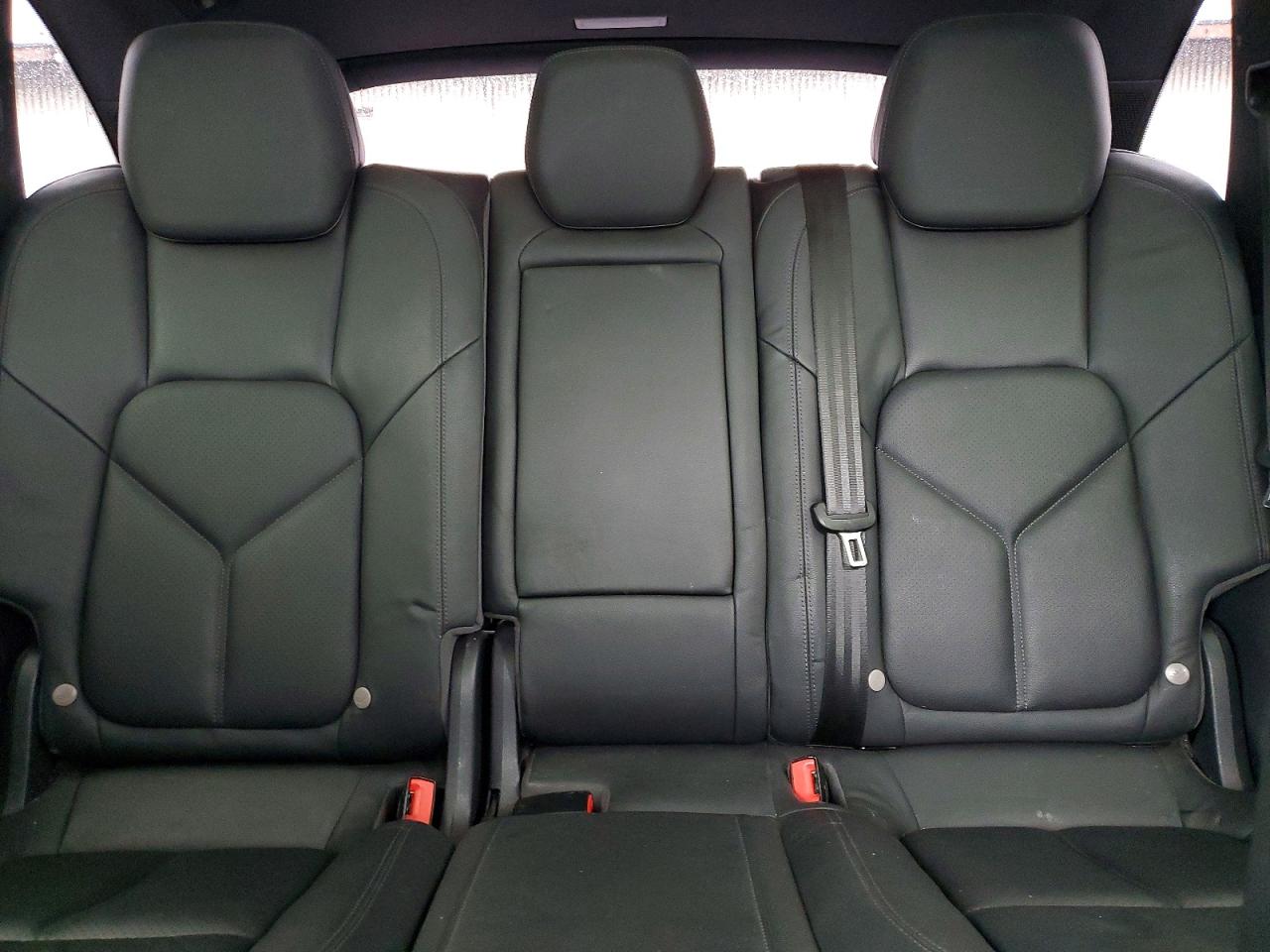 2013 PORSCHE CAYENNE S photo 19