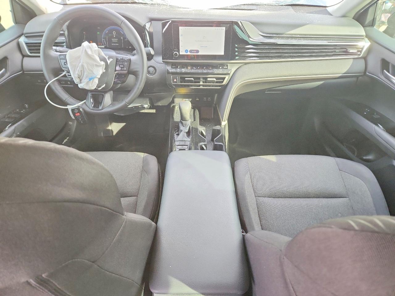 2025 TOYOTA CAMRY LE photo 15