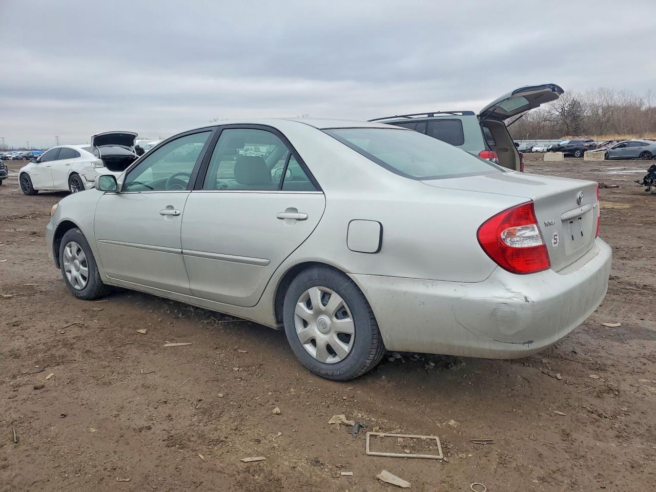 2002 TOYOTA CAMRY LE photo 3