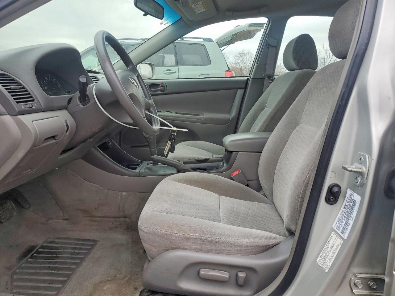 2002 TOYOTA CAMRY LE photo 13