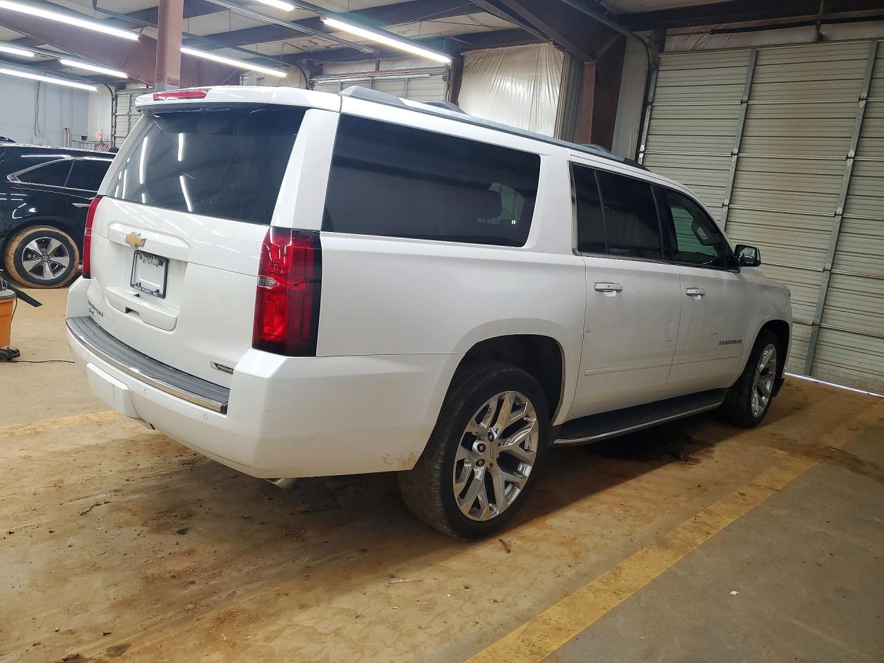 2018 CHEVROLET SUBURBAN K1500 PREMIER photo 3