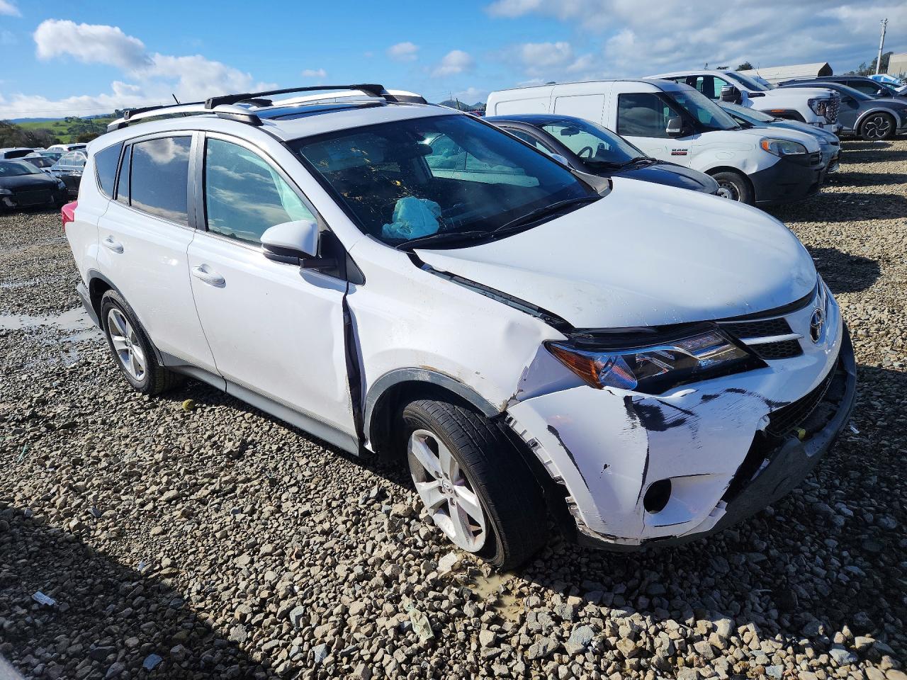 2014 TOYOTA RAV4 XLE photo 4
