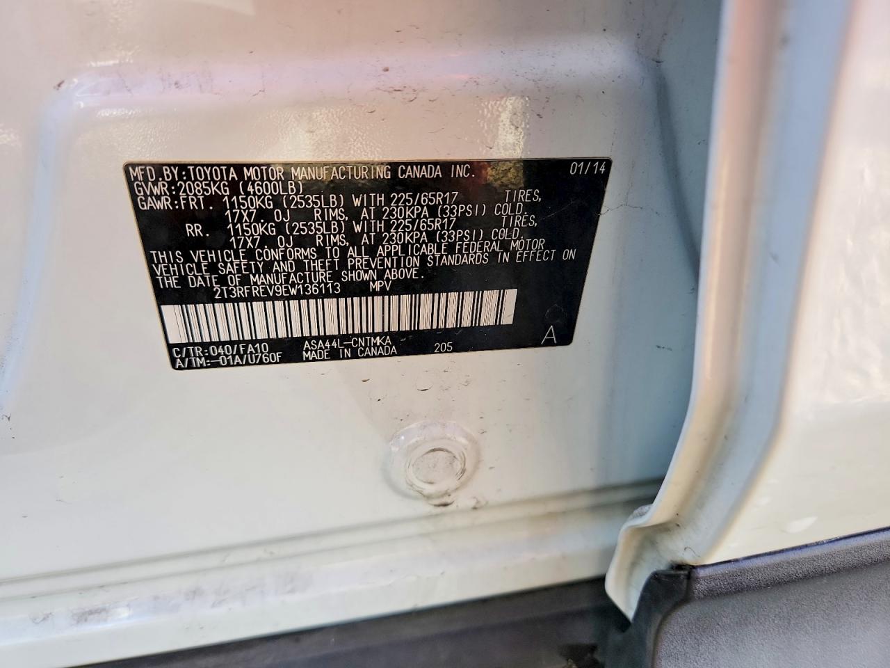 2014 TOYOTA RAV4 XLE photo 13