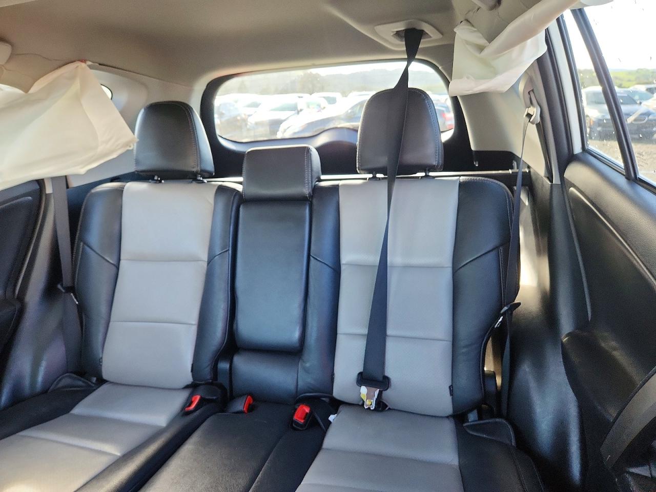 2014 TOYOTA RAV4 XLE photo 10