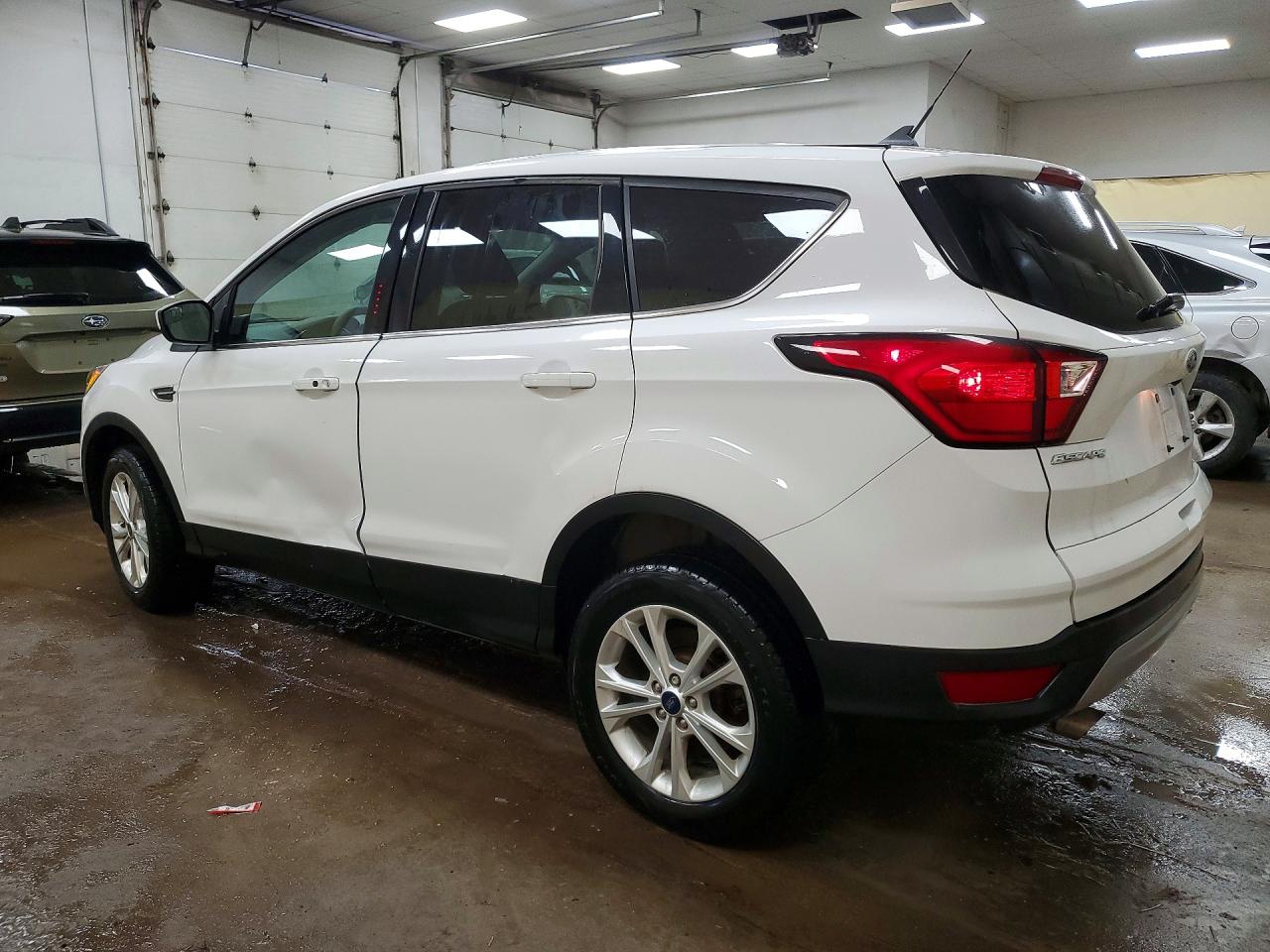 2019 FORD ESCAPE SE photo 3