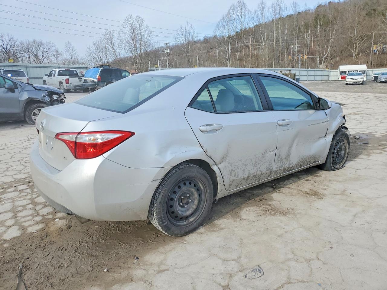 2016 TOYOTA COROLLA photo 3