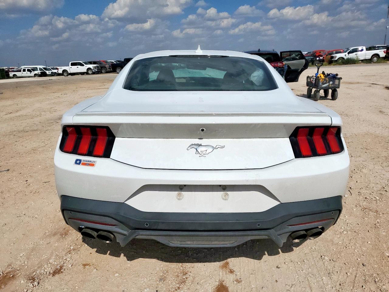 2024 FORD MUSTANG photo 16
