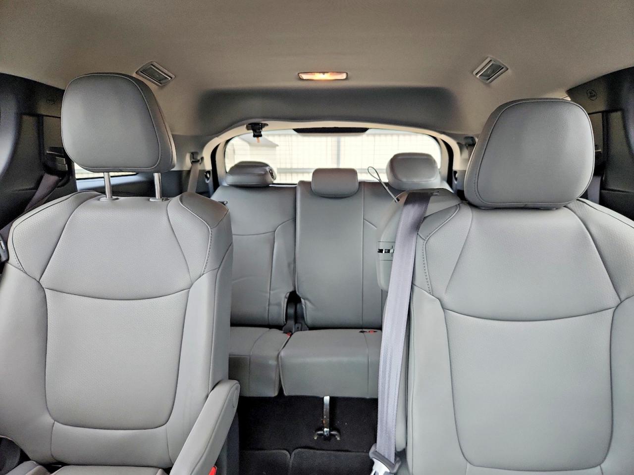 2025 TOYOTA SIENNA XLE 8-PASSENGER photo 19