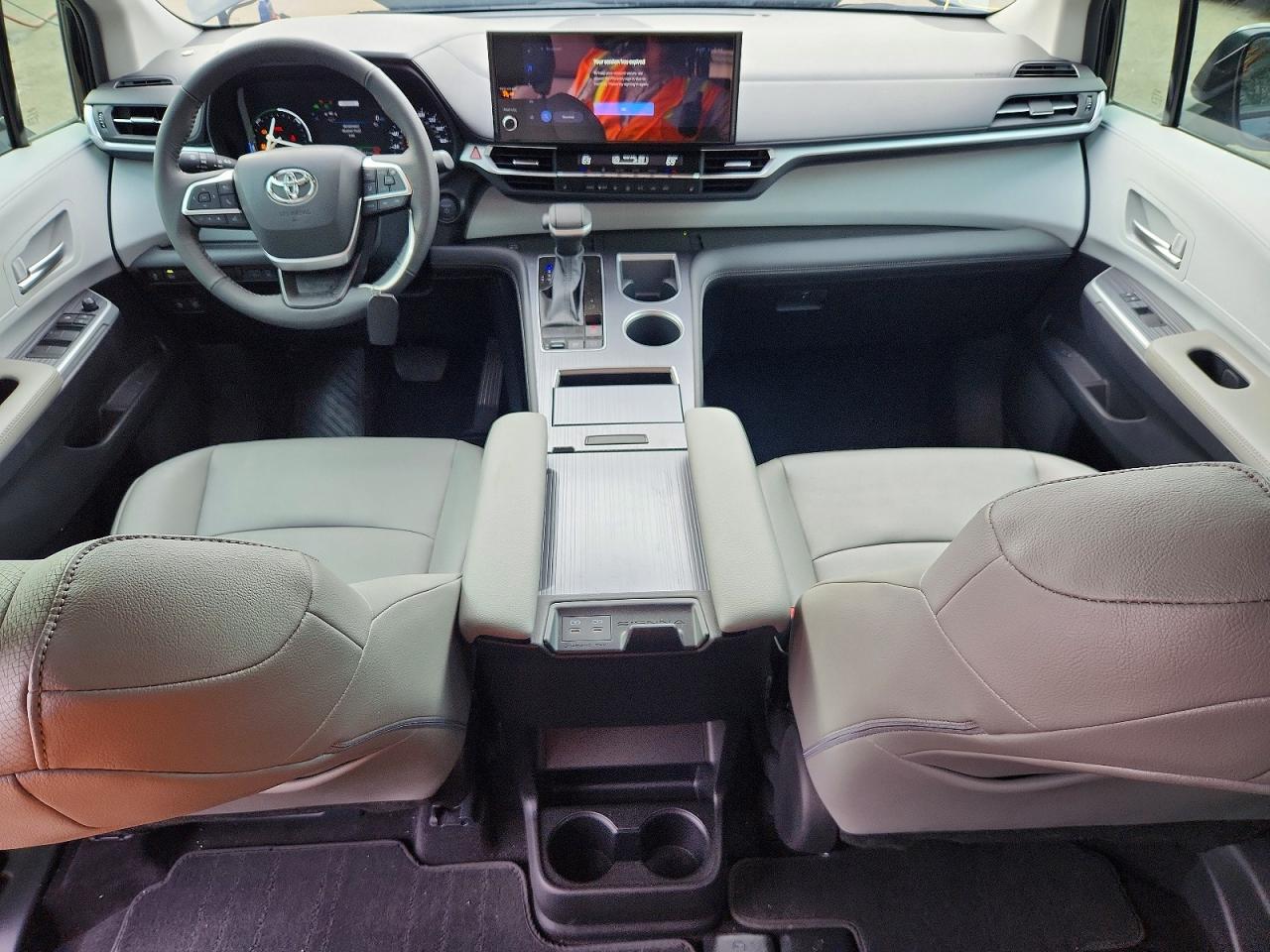 2025 TOYOTA SIENNA XLE 8-PASSENGER photo 15