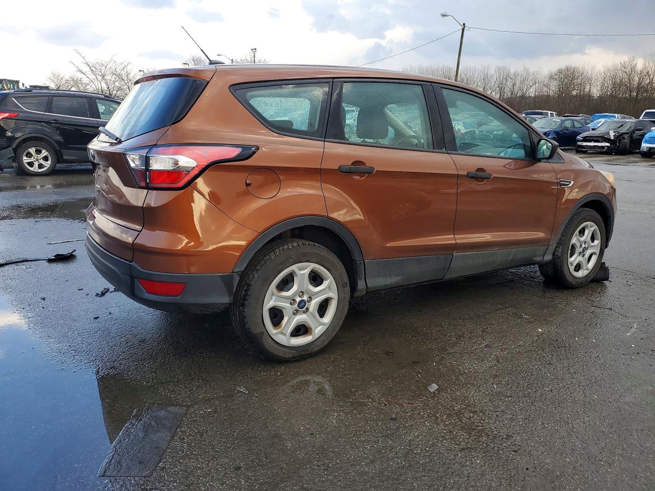 2017 FORD ESCAPE S photo 5