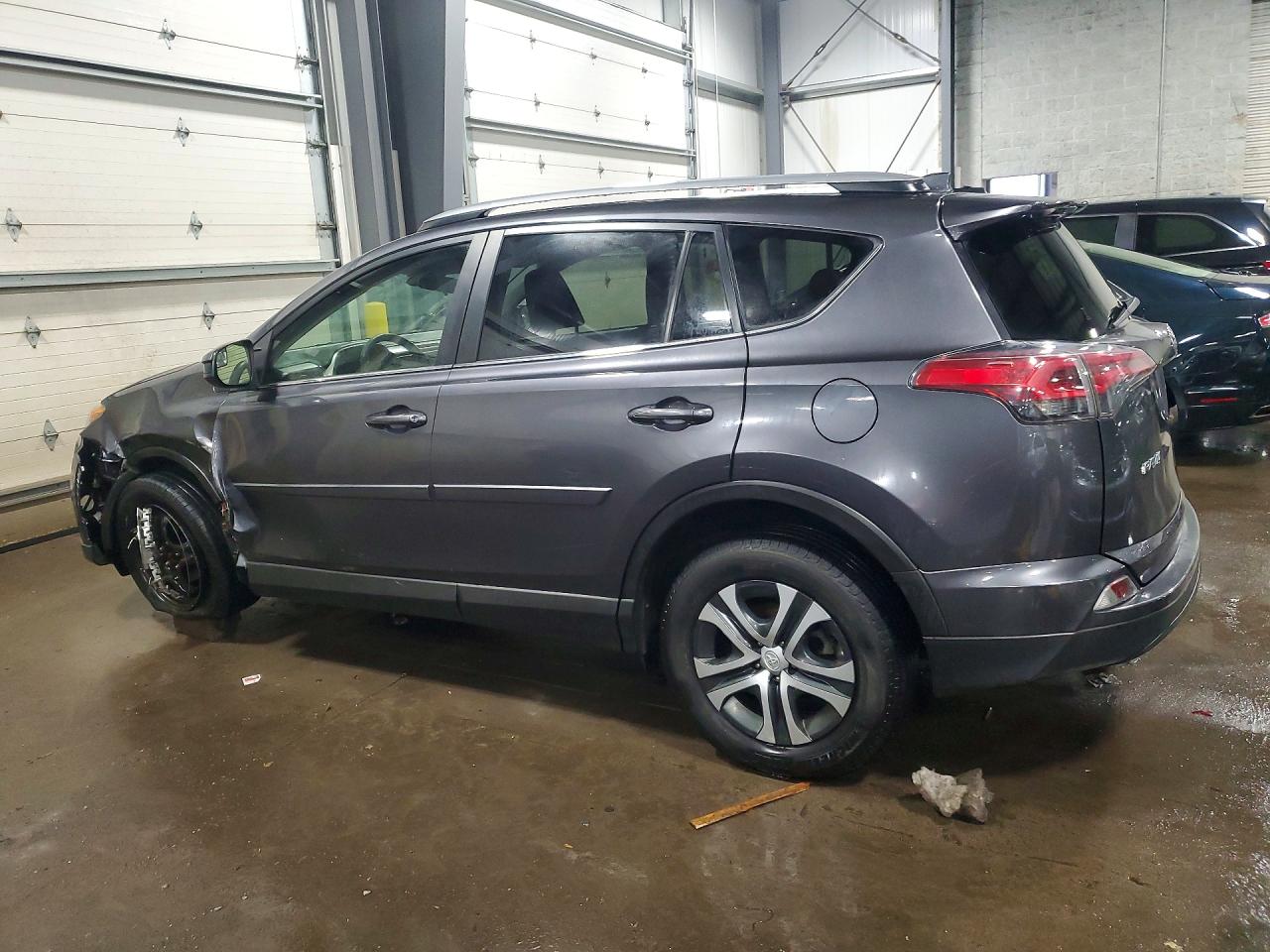 2017 TOYOTA RAV4 LE photo 4
