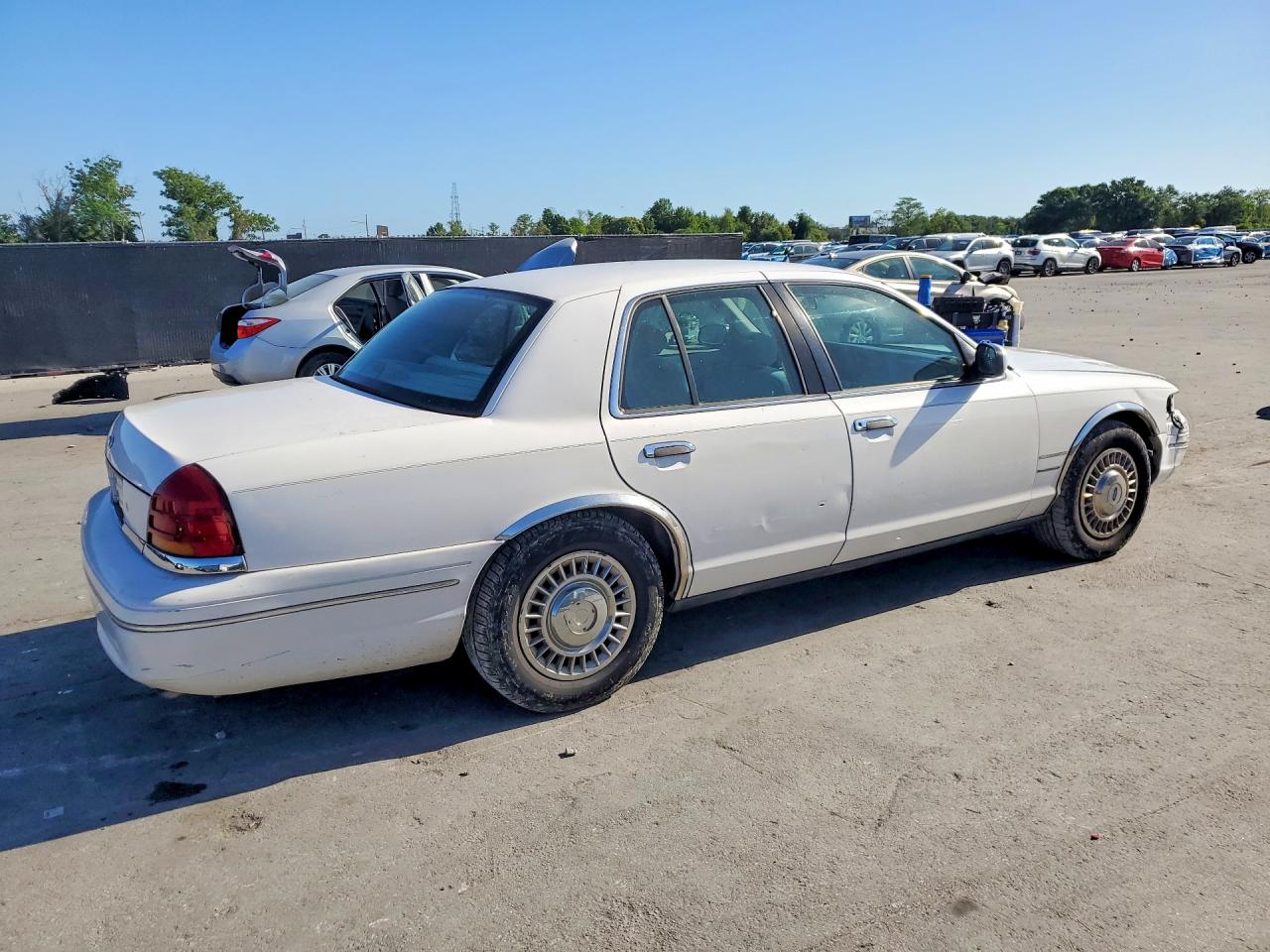 1999 FORD CROWN VICTORIA photo 5