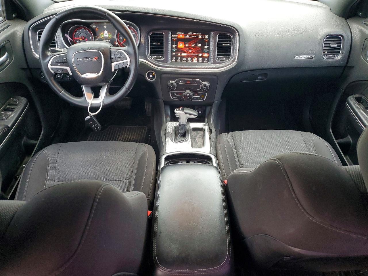 2016 DODGE CHARGER SXT photo 8