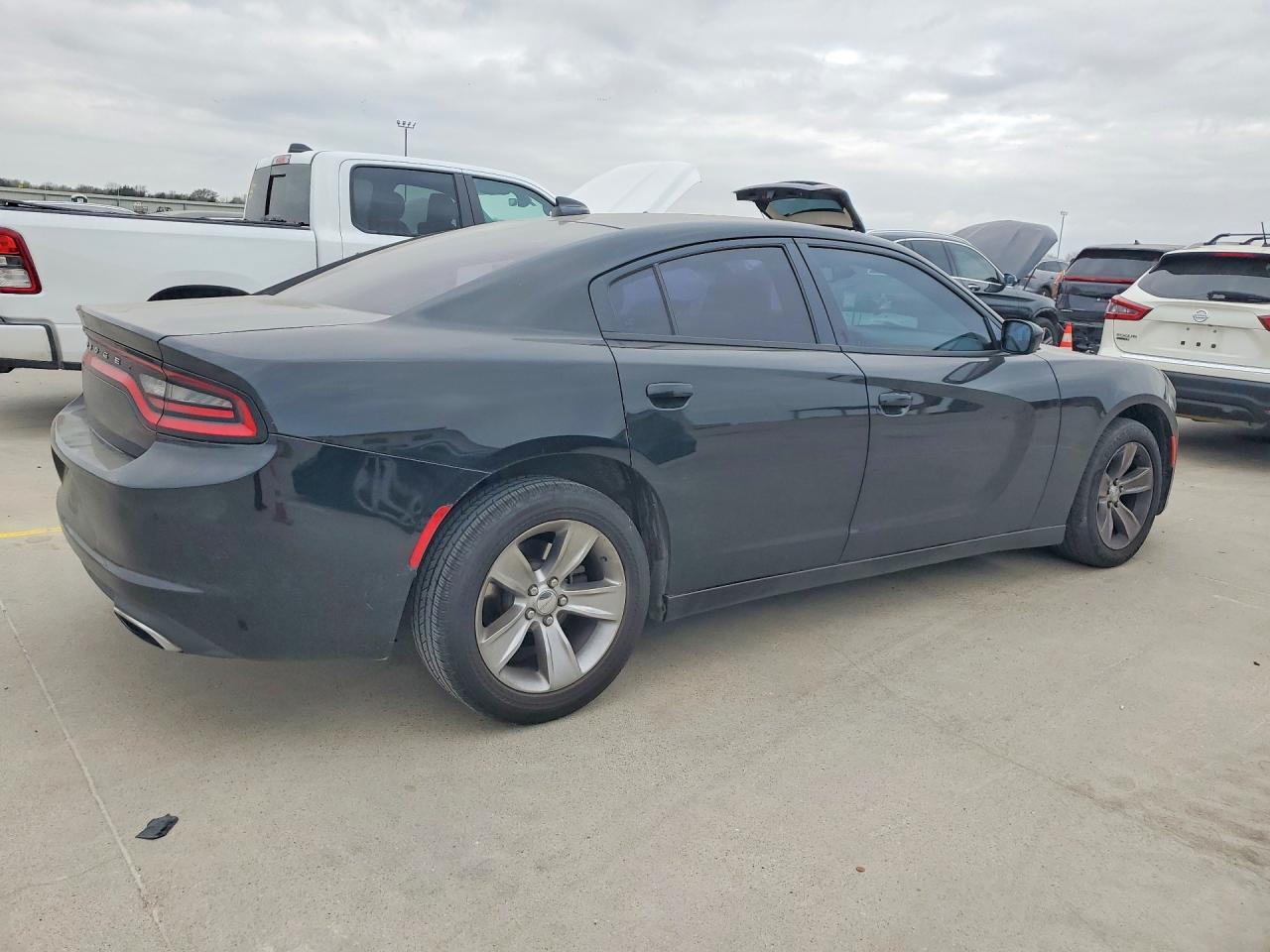 2016 DODGE CHARGER SXT photo 3