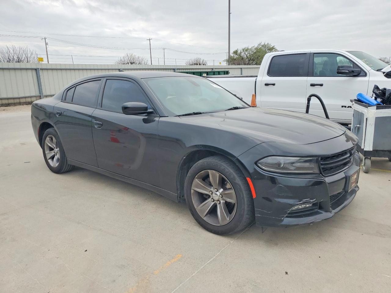 2016 DODGE CHARGER SXT photo 4