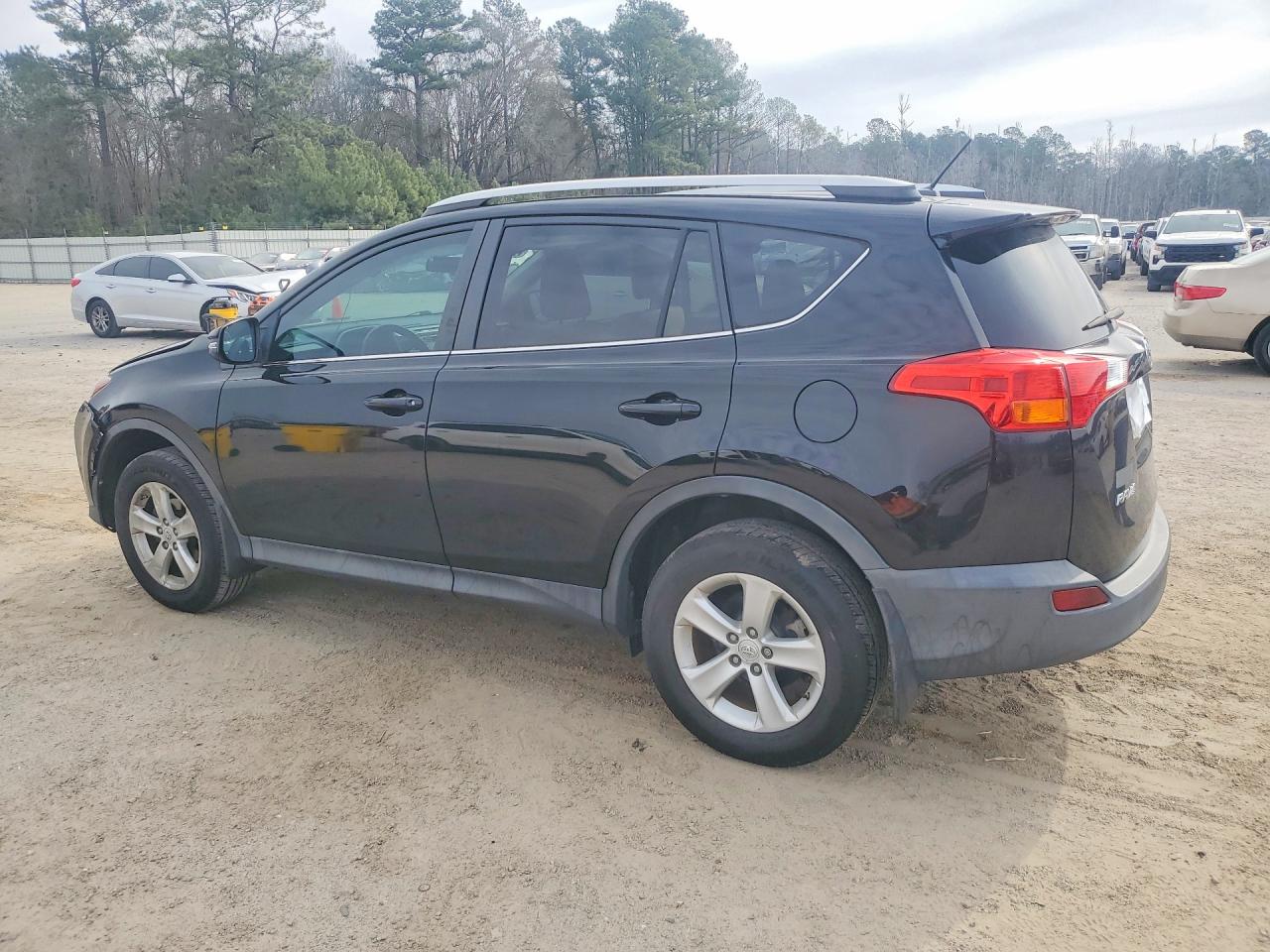 2014 TOYOTA RAV4 XLE photo 2