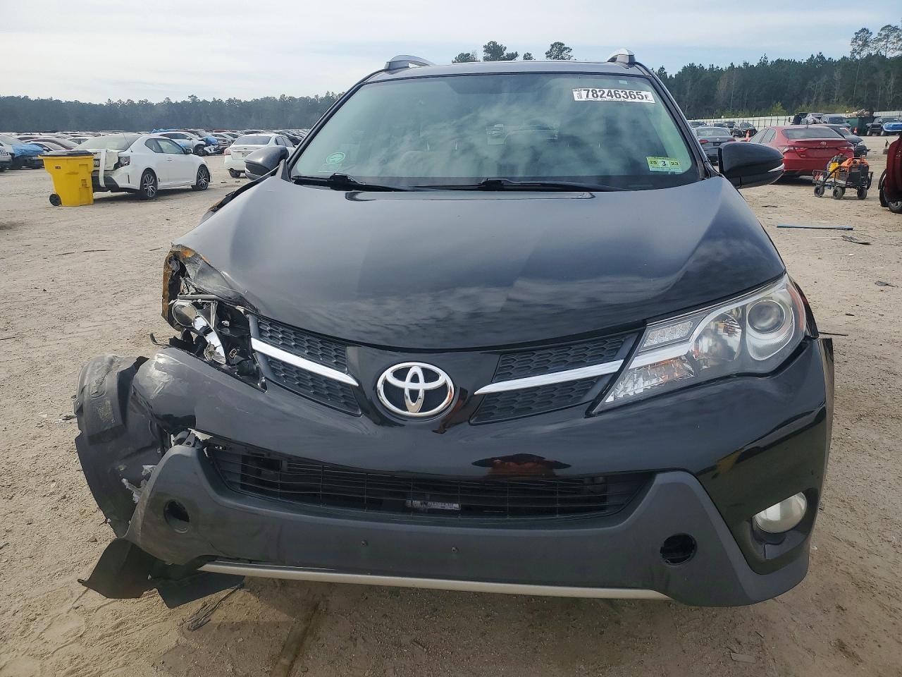 2014 TOYOTA RAV4 XLE photo 5