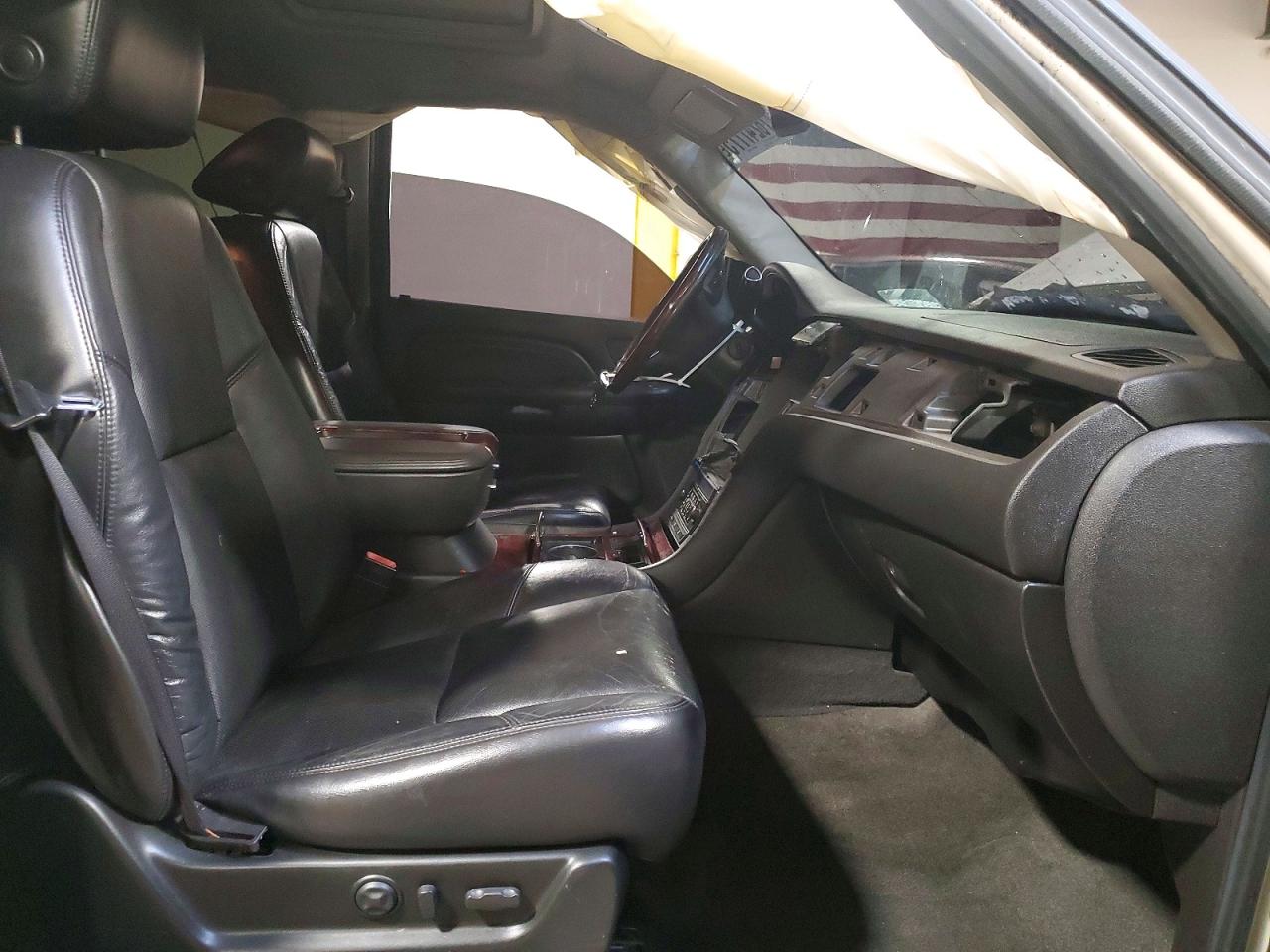 2008 CADILLAC ESCALADE ESV photo 13