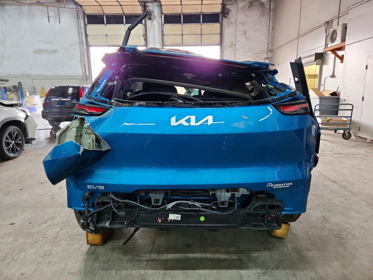 2025 KIA EV9 LAND photo 11
